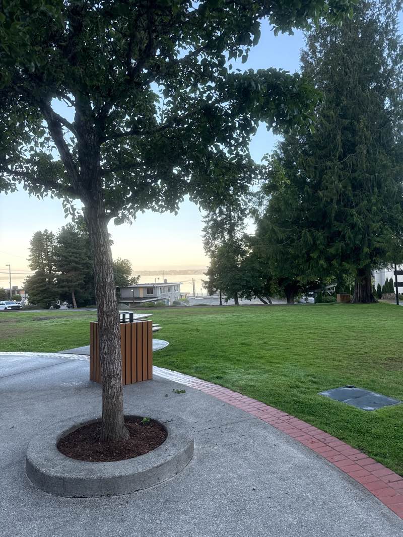 walking near me in Wooton Park in autumn