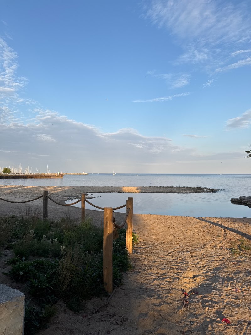 walking near me in Bronte Beach Park in autumn