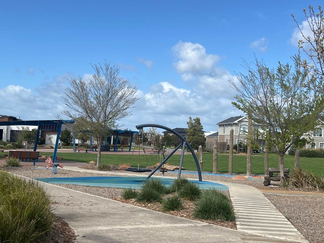 walking near me in Kaduna Park in spring