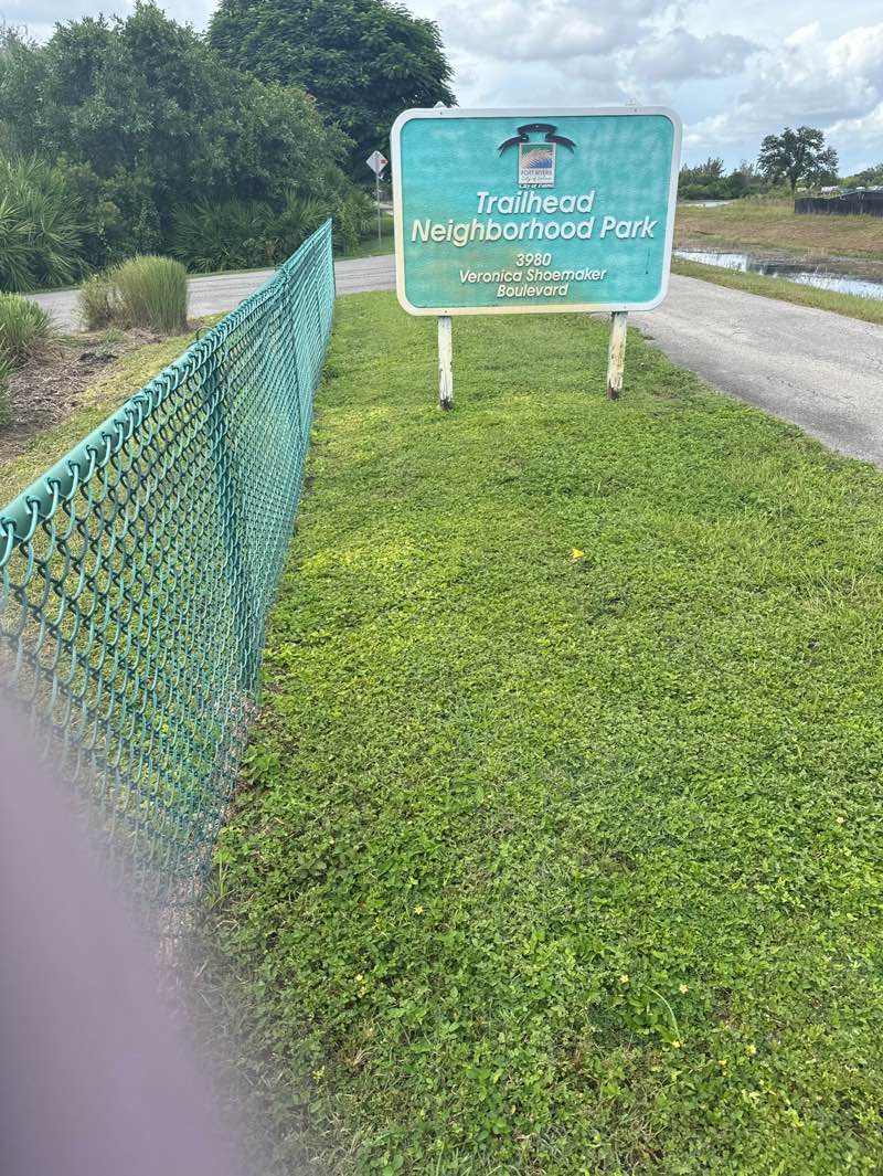 walking near me in Trail Head Park in autumn