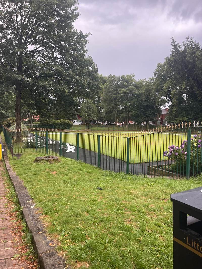 walking near me in Tonge Park in autumn