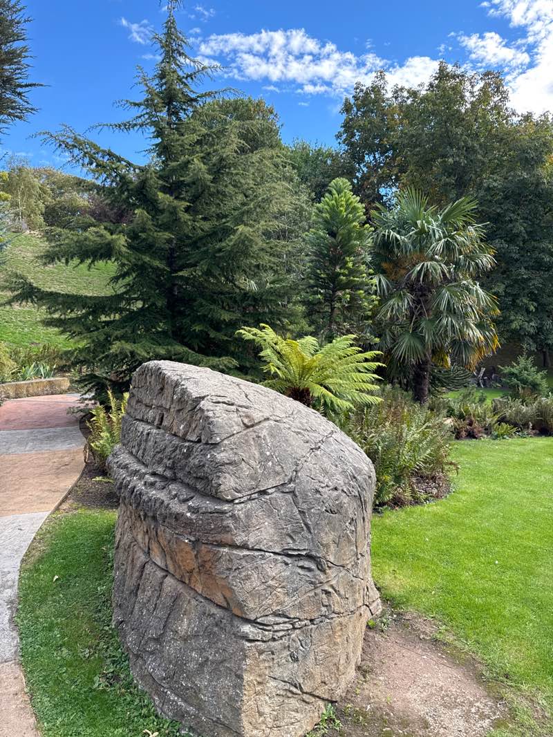 walking near me in Pannett Park in autumn