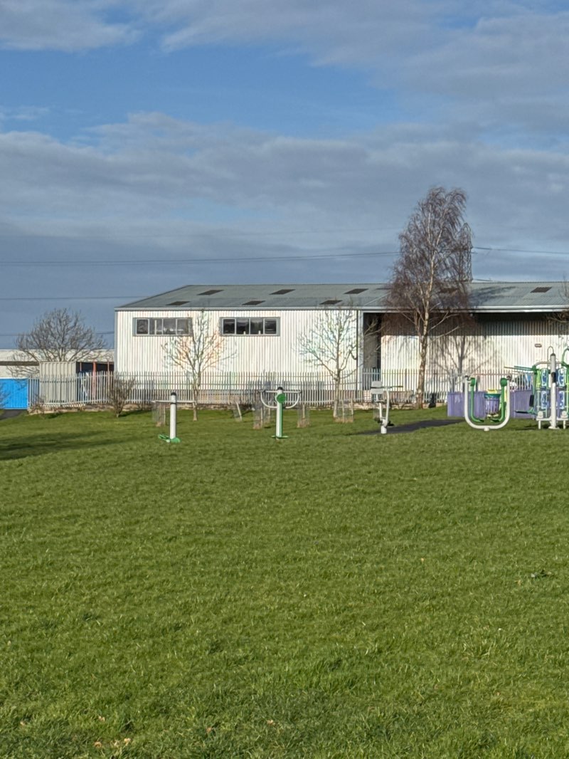 walking near me in Banbury Park in spring