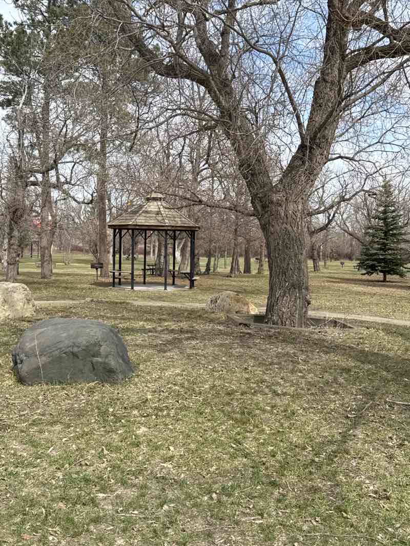 walking near me in Lions River Park in spring