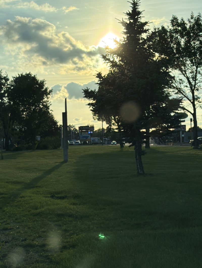 walking near me in Heritage Park in summer