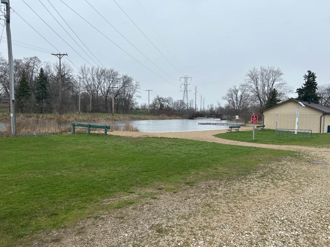 walking near me in Indianhead Park in spring