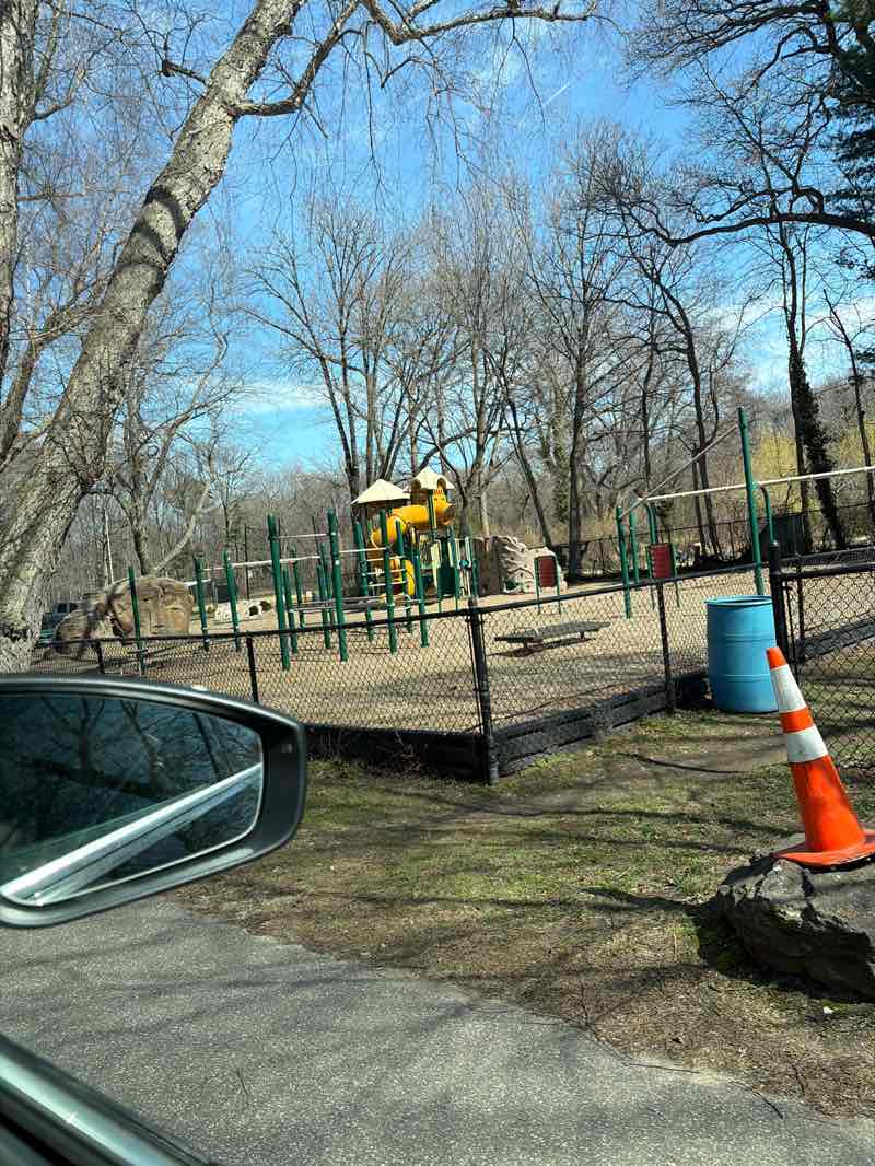 walking near me in Kings Point Park in spring
