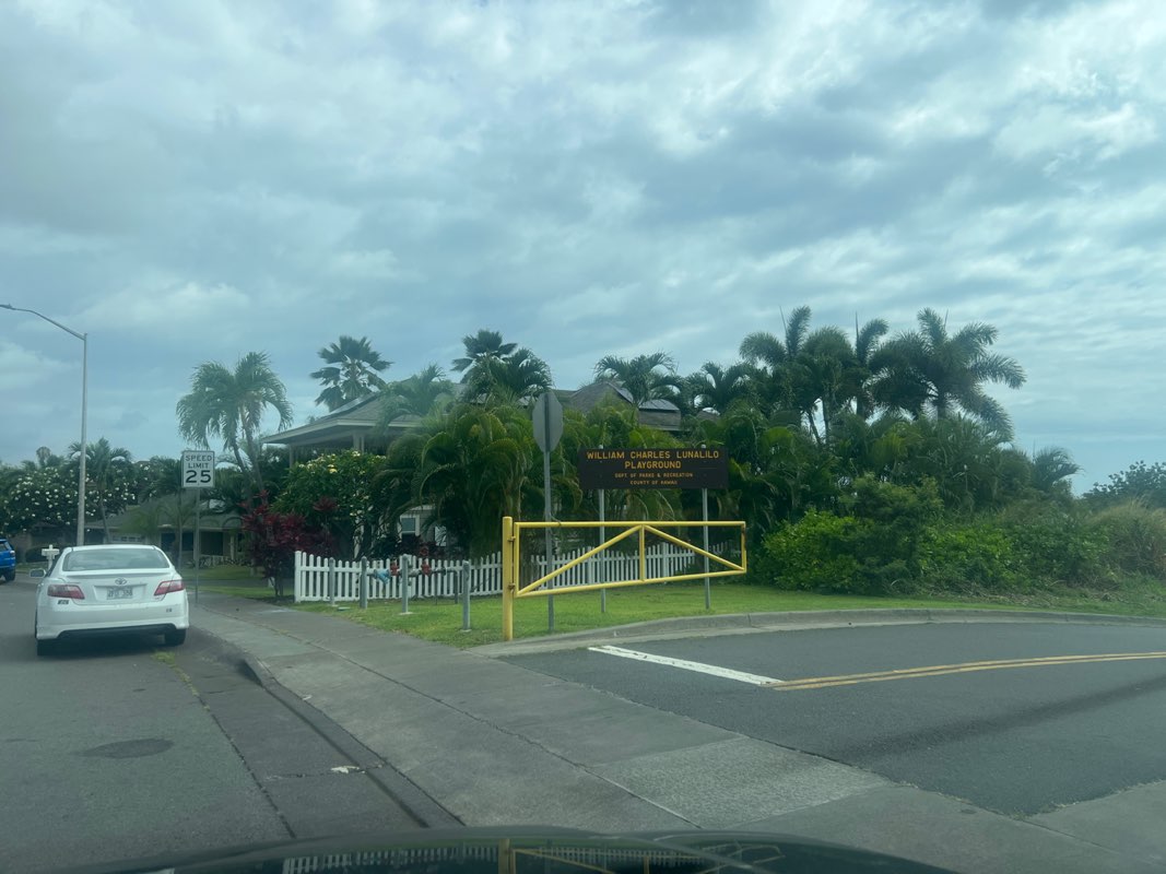 walking near me in Pualani Blue Park in spring