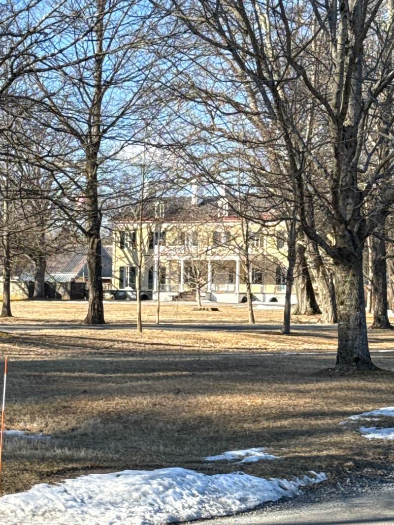 walking near me in Franklin D. Roosevelt Historic Park in spring