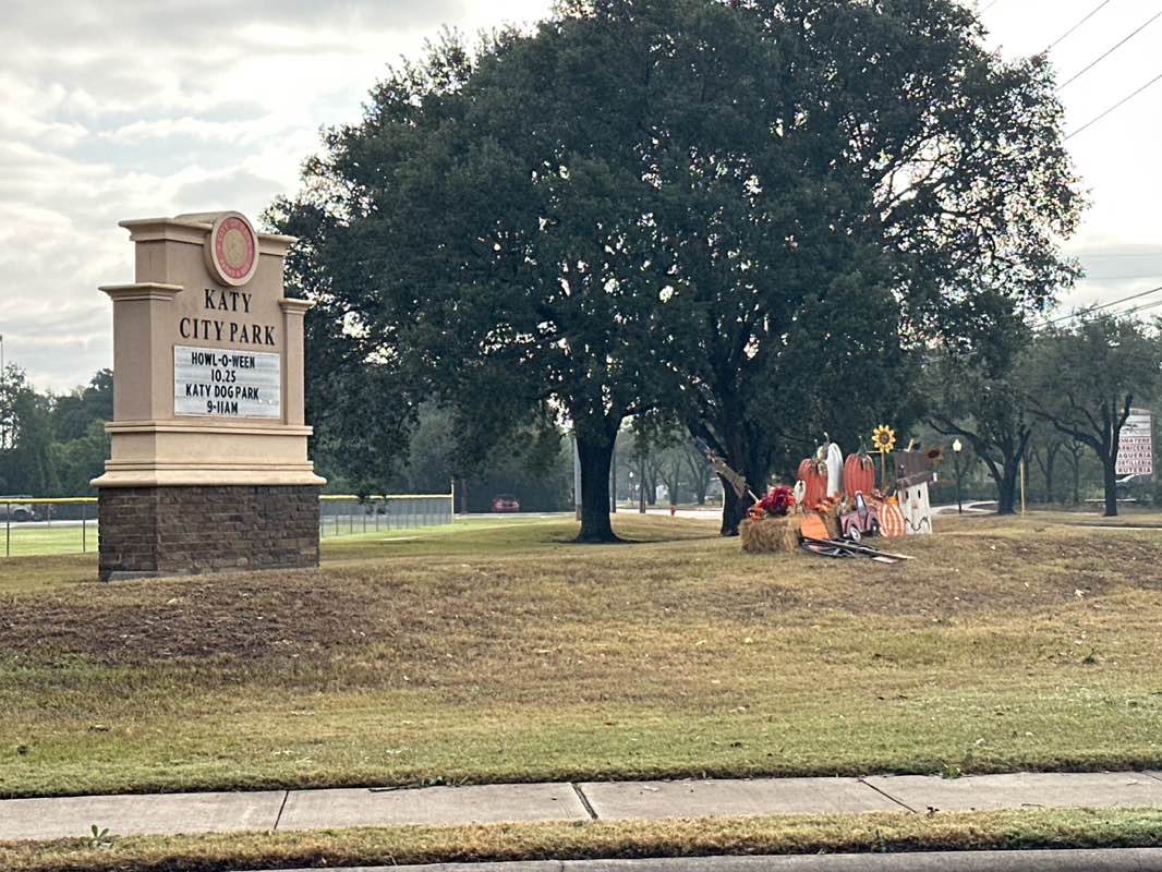 walking near me in Katy City Park in autumn