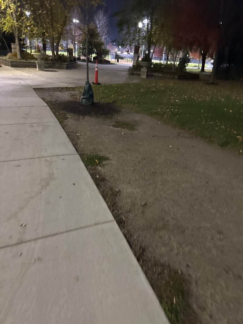 walking near me in Glendale Park in autumn