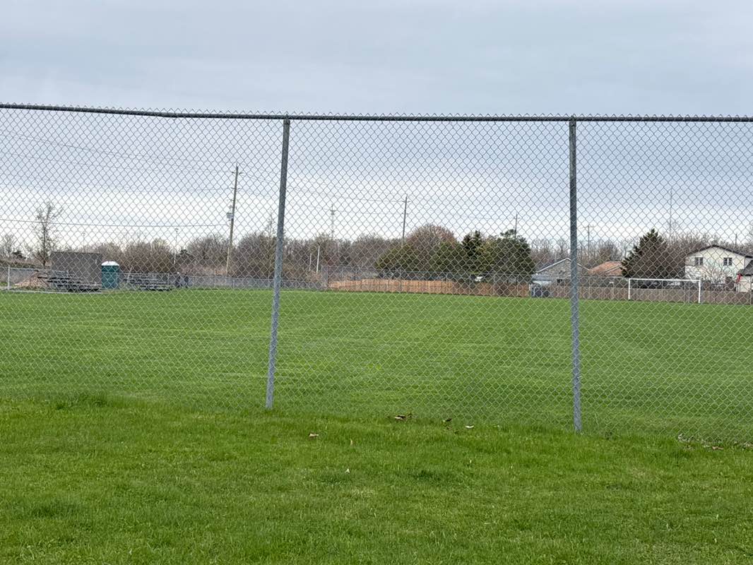 walking near me in Markers Acres Park in spring