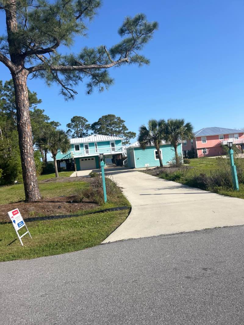walking near me in South Eighth Avenue City Park in winter