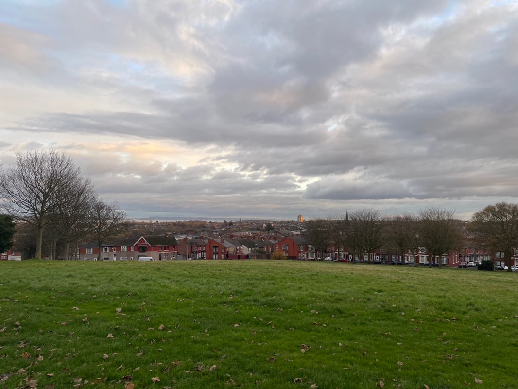 walking near me in Mersey Park in autumn