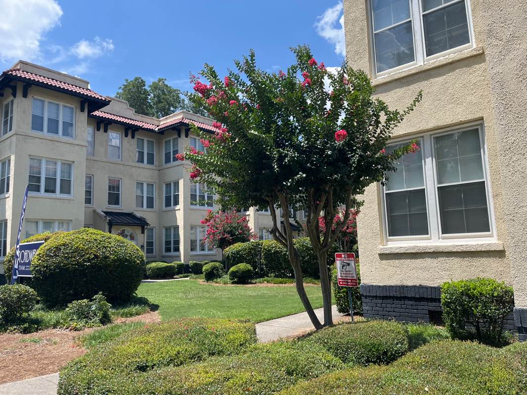 walking near me in Broadway Park in summer