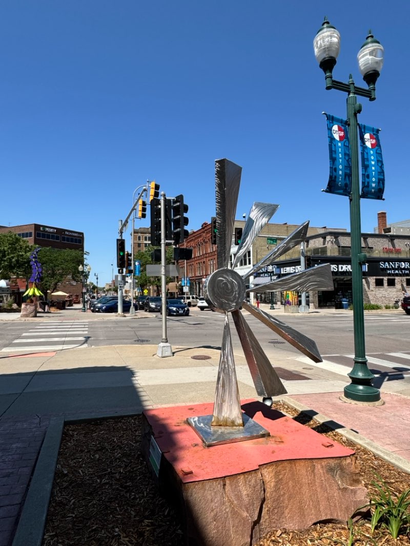 walking near me in Fawick Park in summer