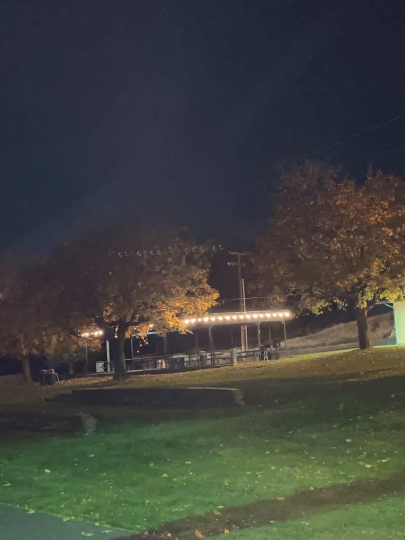 walking near me in Wixon Park in autumn