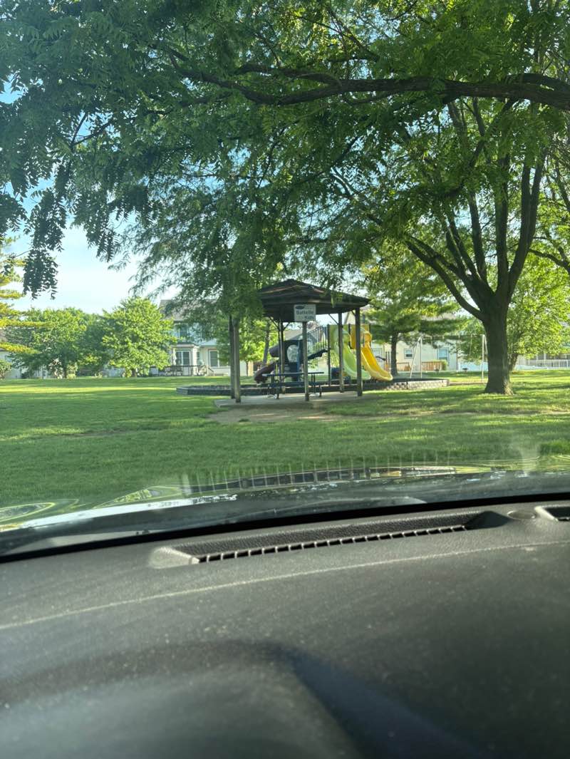 walking near me in HIlliard East Pool and Park in summer