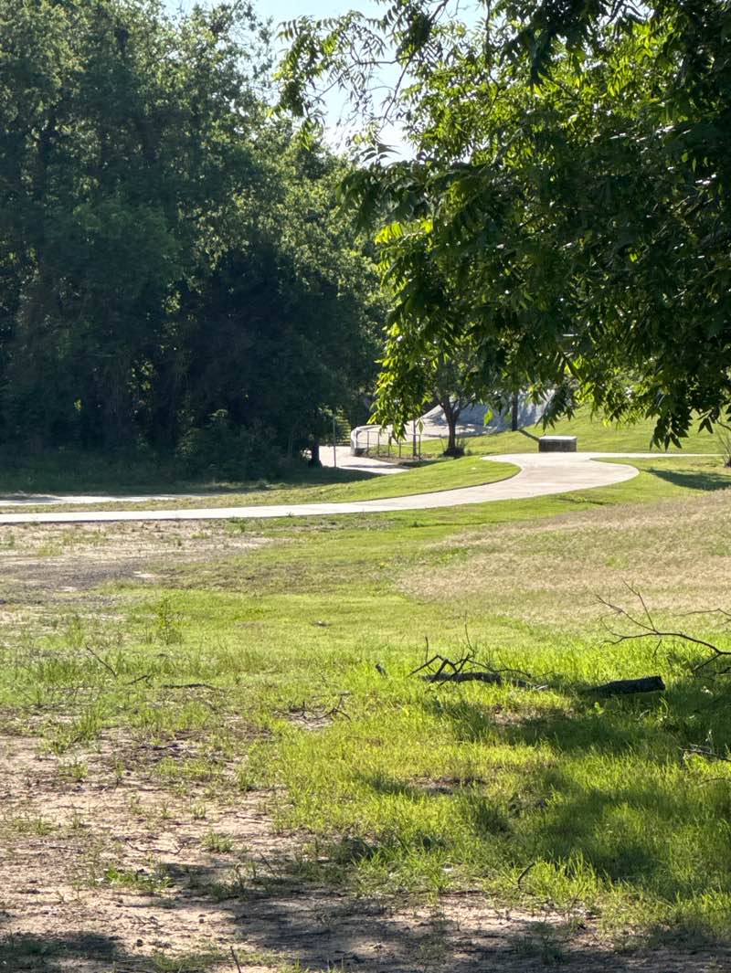 walking near me in Bosque Park in spring