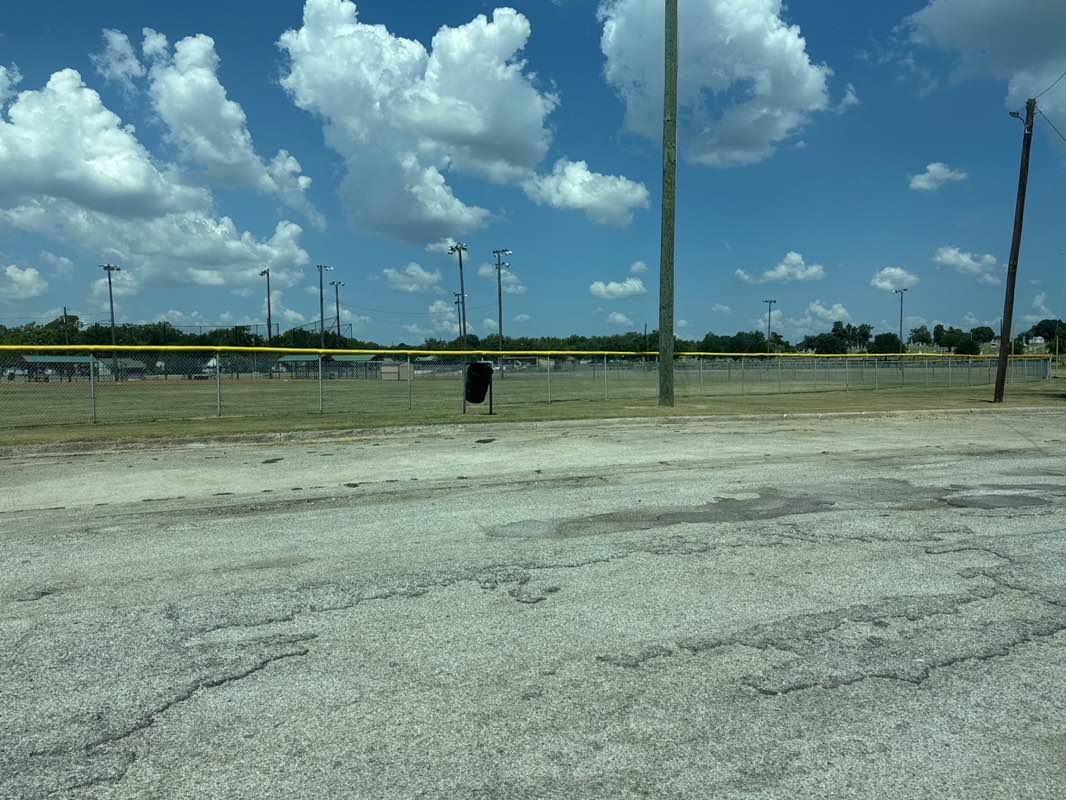 walking near me in Edison Park in autumn