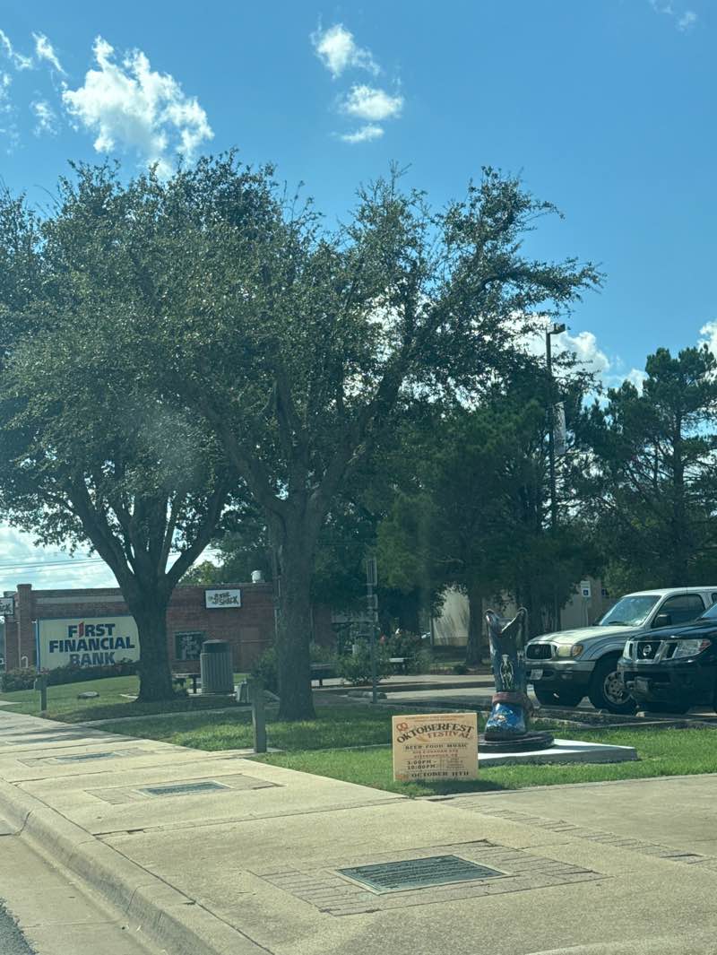 walking near me in Cowboy Park in autumn