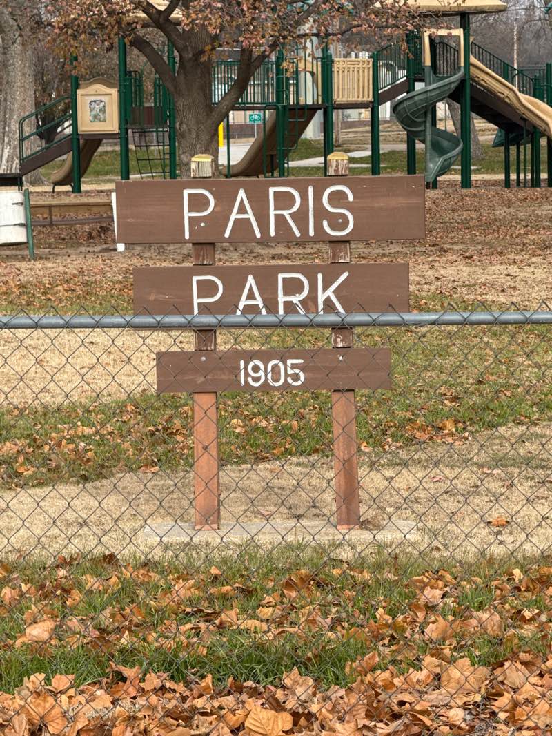 walking near me in Paris Park in winter