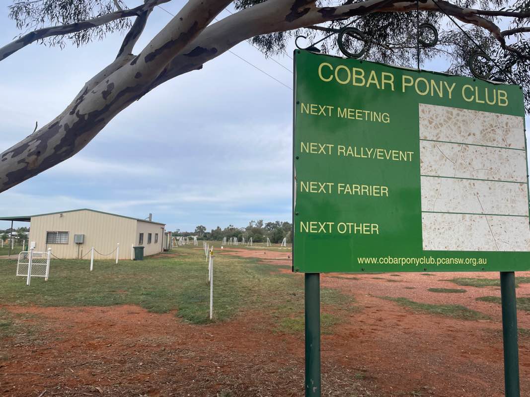 walking near me in Cobar Racecourse in autumn