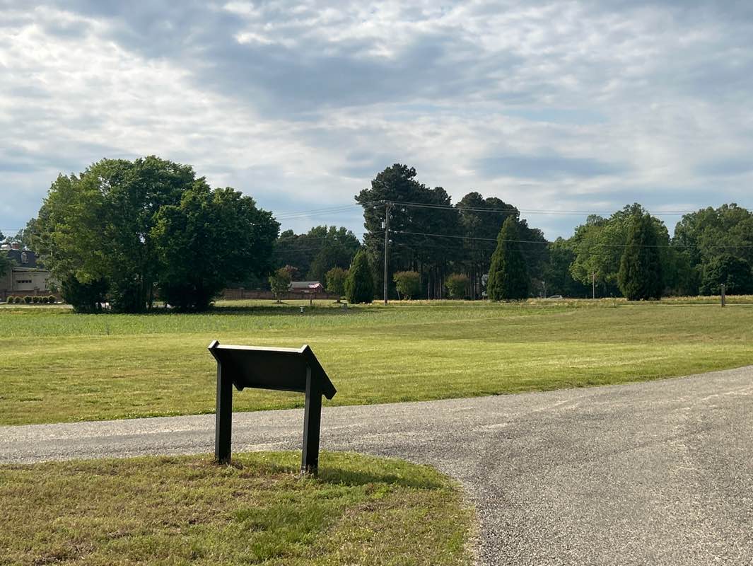 walking near me in Cold Harbor Battlefield Park in spring