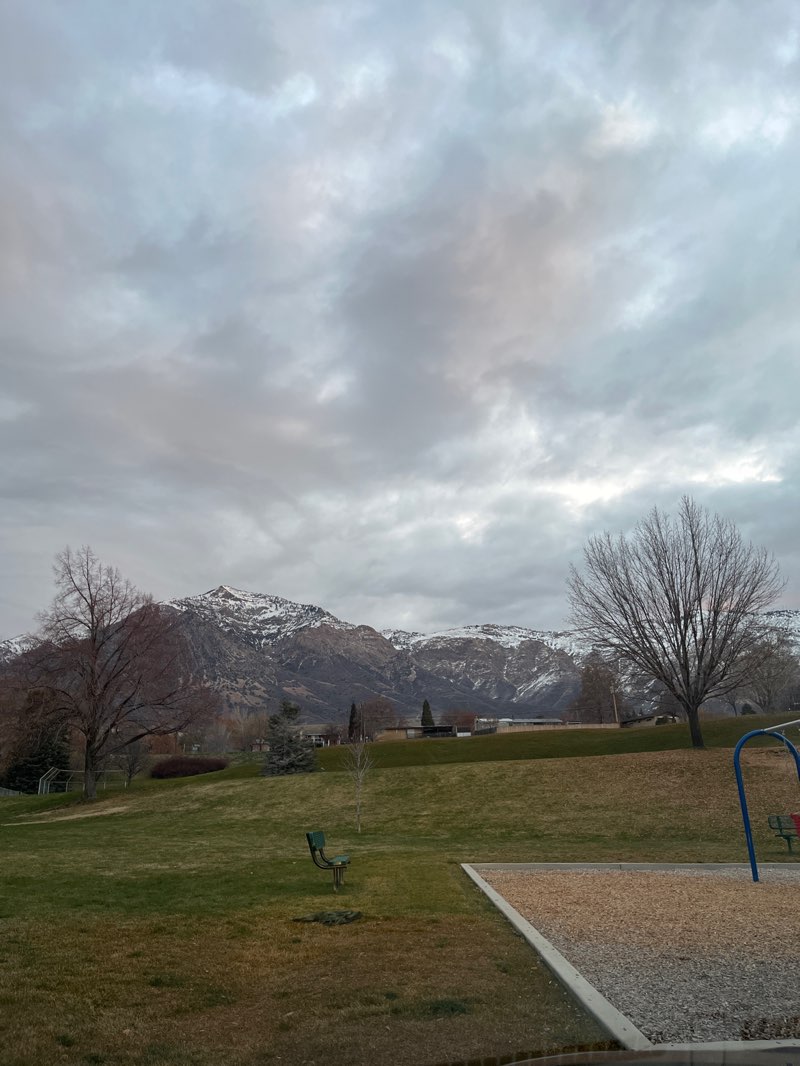 walking near me in Lomond View Park in winter