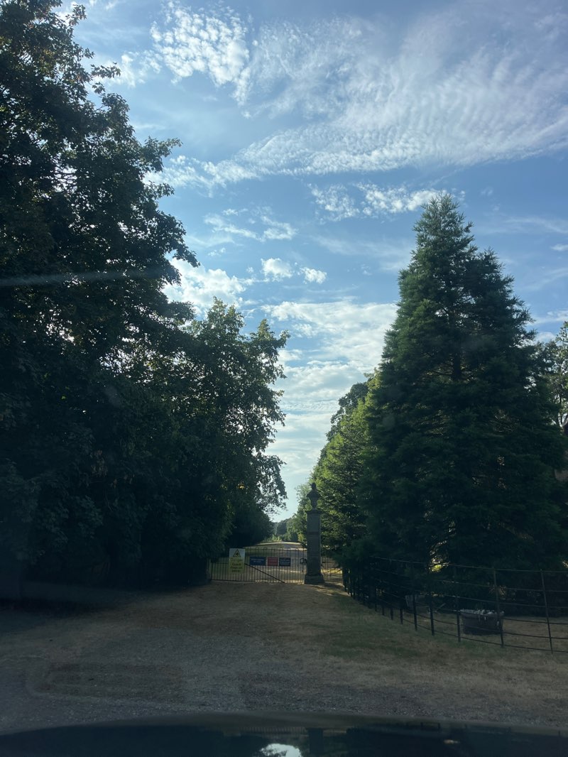 walking near me in Mentmore Park in summer
