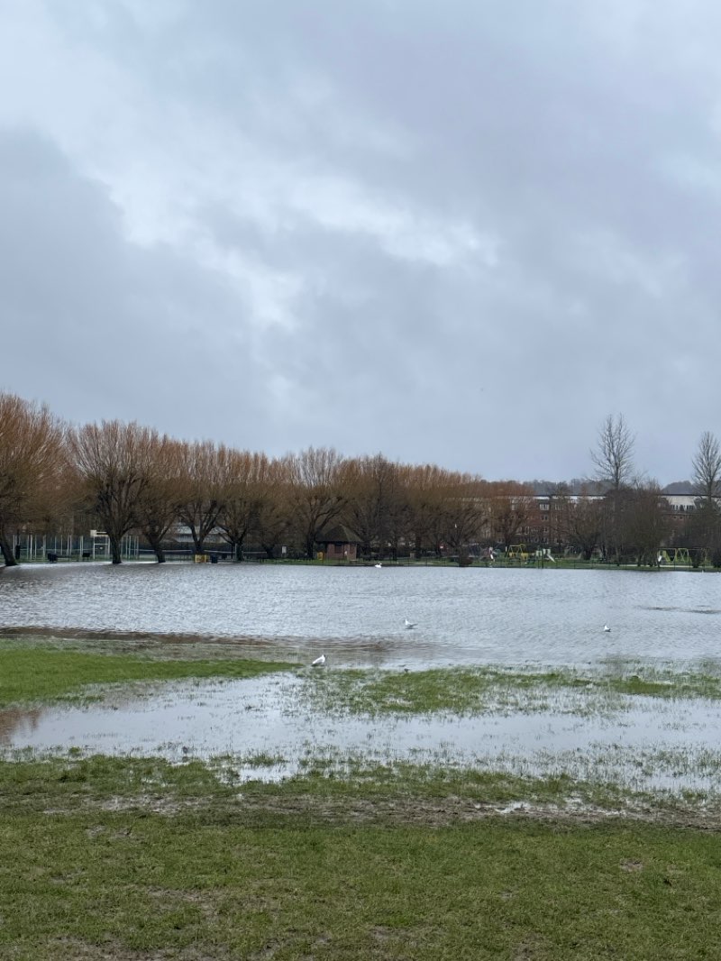 walking near me in Tonbridge Castle in winter