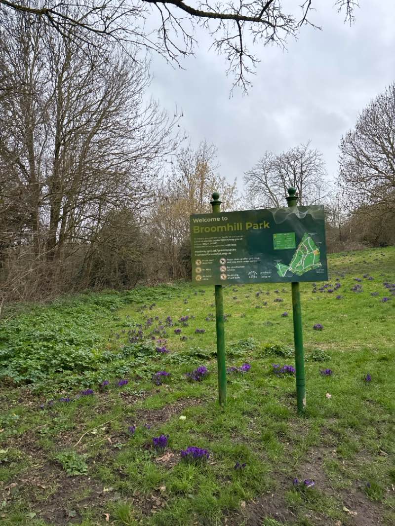 walking near me in Broomhill Park in winter