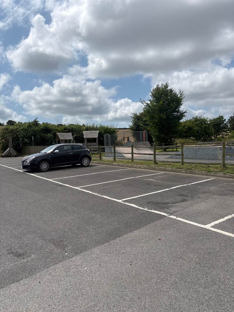 walking near me in Court Lodge Green in autumn