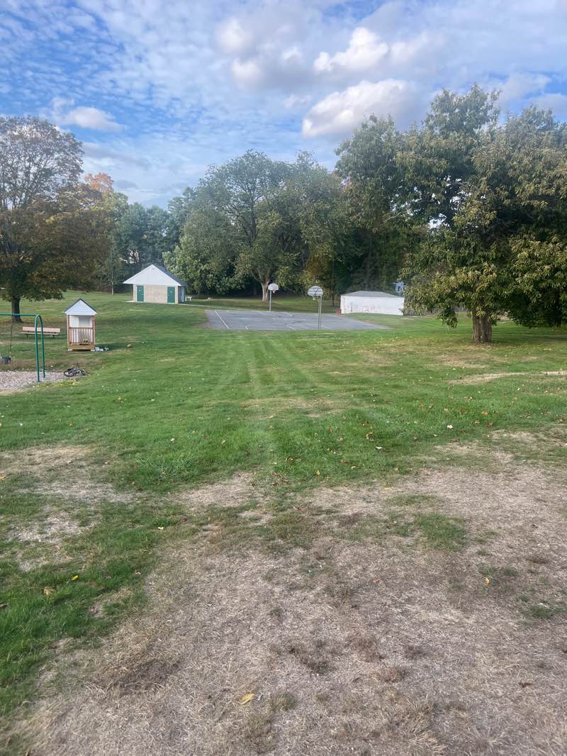 walking near me in Nelson Memorial Park in autumn