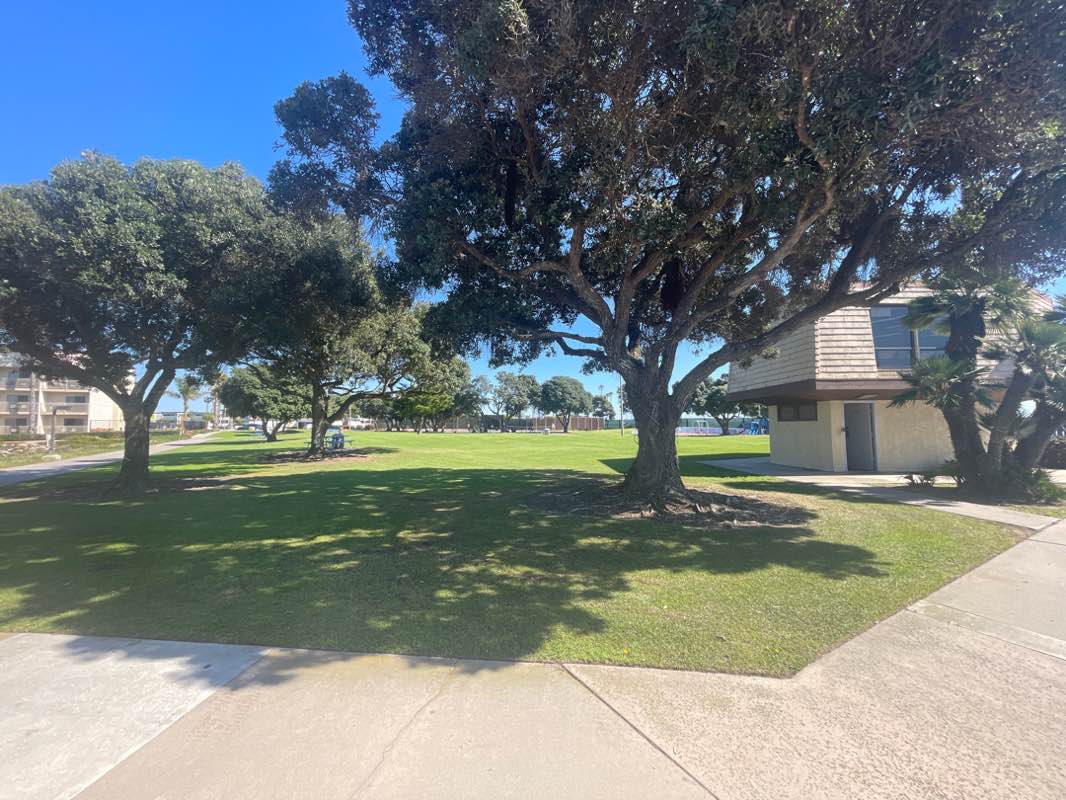 walking near me in Peninsula Park in spring