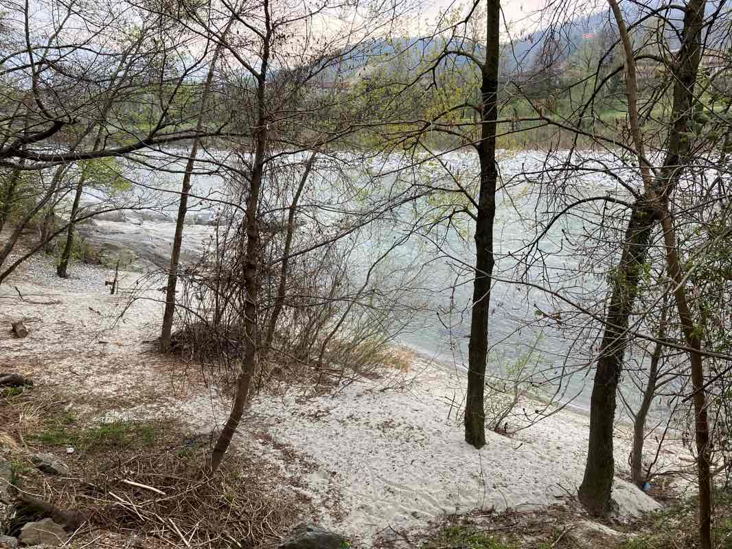 walking near me in Parco della Pace in winter
