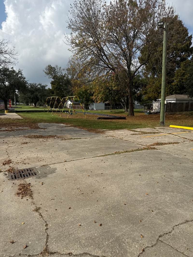 walking near me in Rivault Memorial Park in autumn