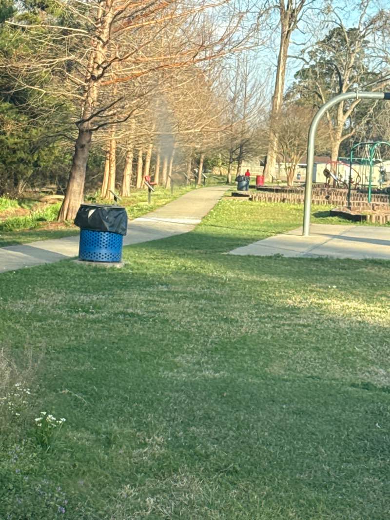 walking near me in Pierson and Mallett Park in spring