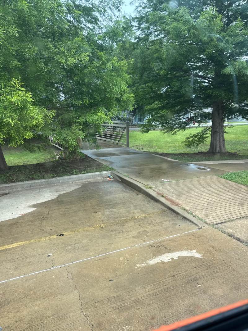 walking near me in Pierson and Mallett Park in summer