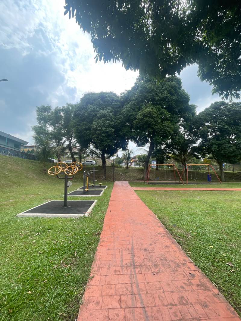 walking near me in Kota Perdana 1/2 Park in autumn