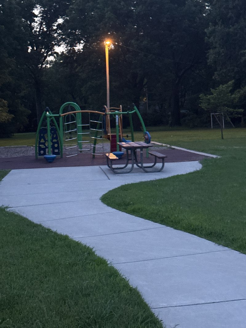 walking near me in Ludlam Park in summer