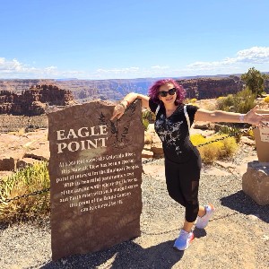 Kmellia🐾🦇🌴🍀❤️💃