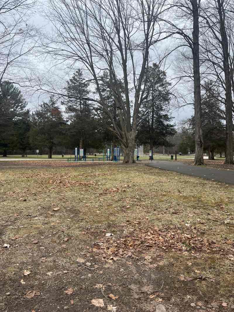 walking near me in Flushing County Park in spring