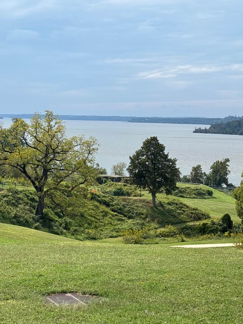 walking near me in Fort Washington Park in autumn