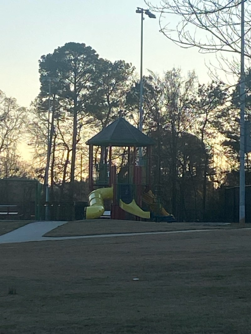 walking near me in ALBERTA BANKS PARK in winter