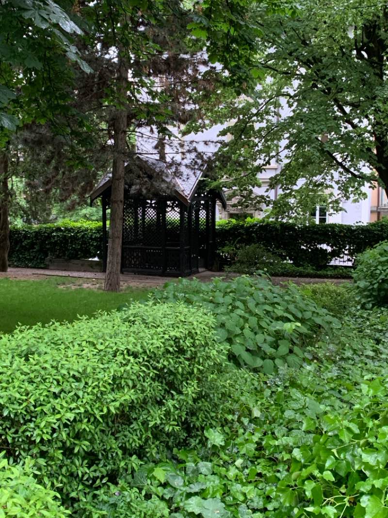 walking near me in Campagne de Beaulieu in spring