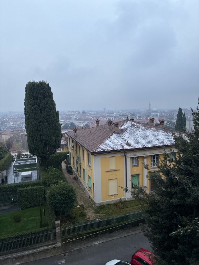 walking near me in Giardino Caprotti in autumn