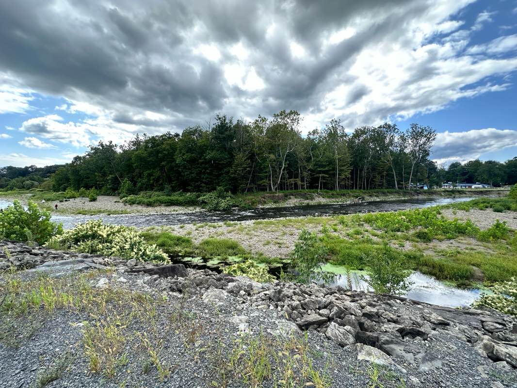 walking near me in Creekview Park in winter