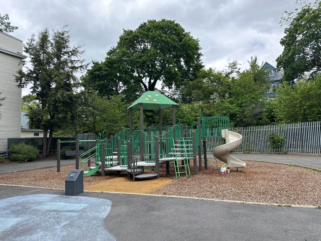 walking near me in Osgood Park in spring