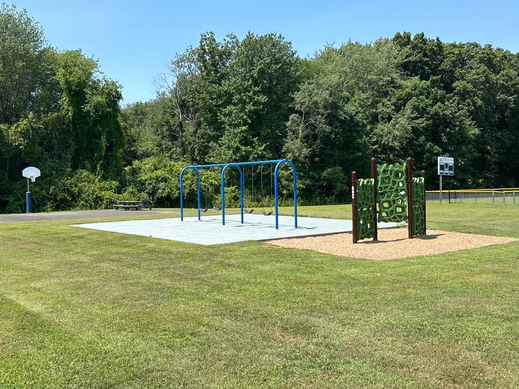 walking near me in Clermont town park in autumn